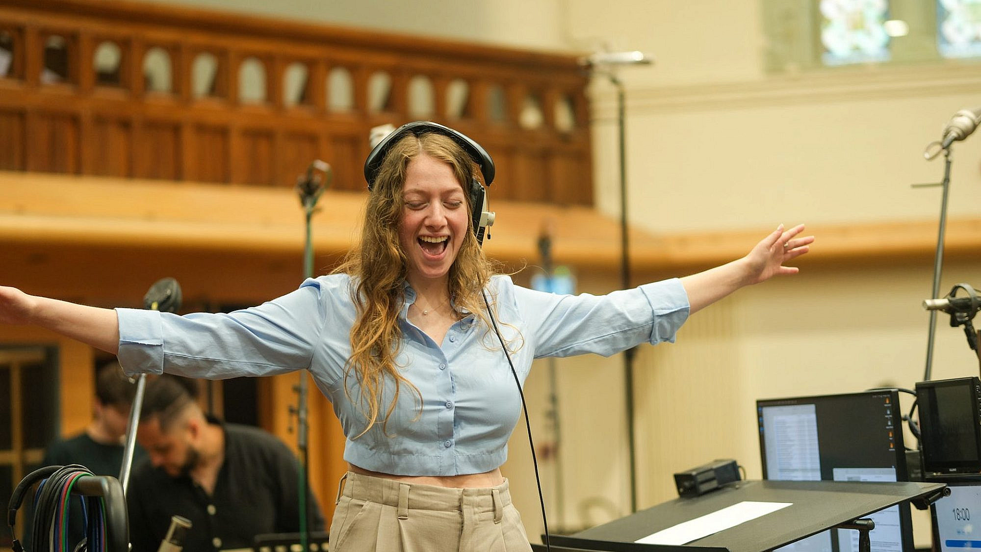 הגבעות חיות מצלילי המוזיקה. נגה קדם. (צילום: Valerie Mok)