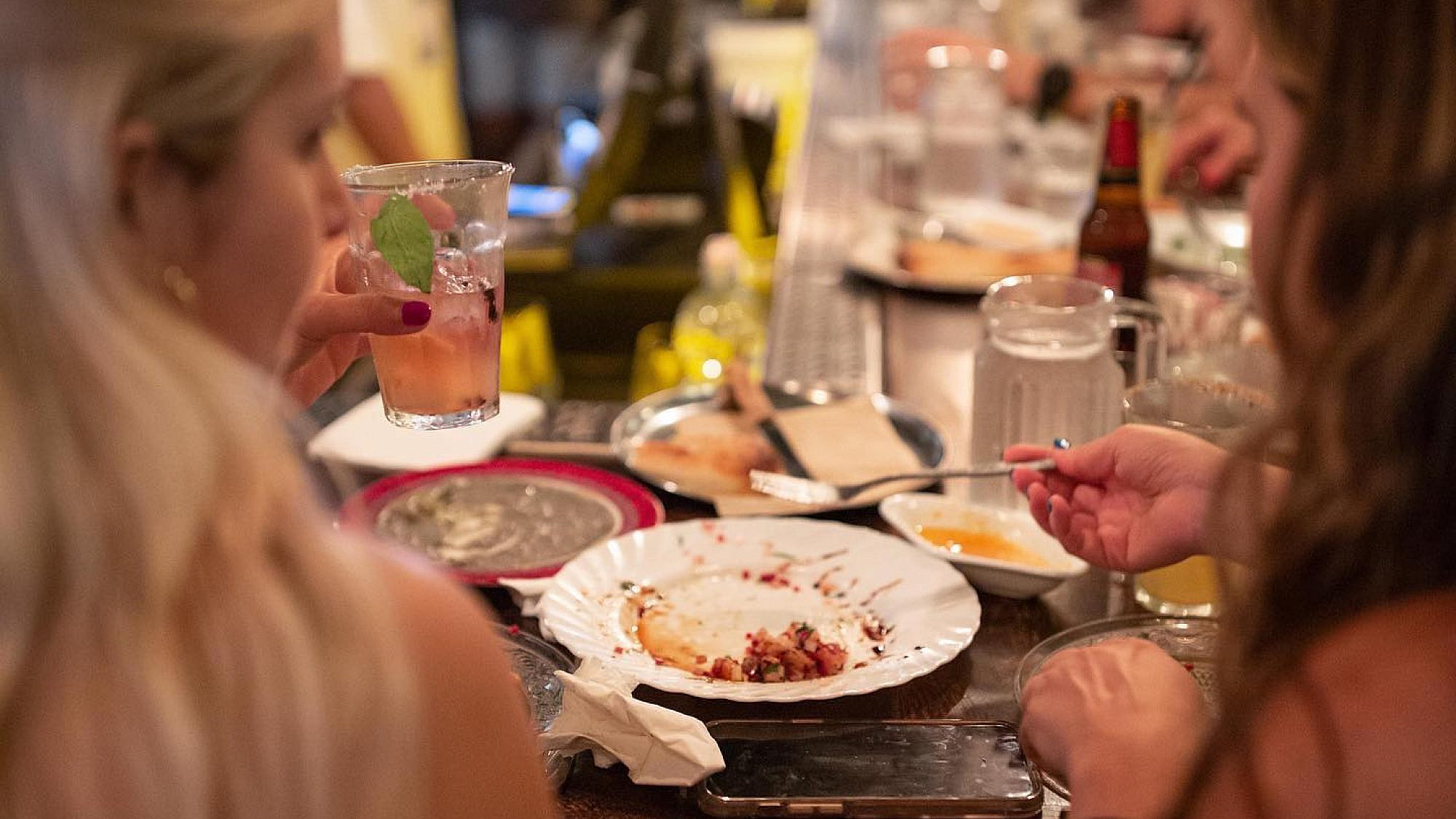 כבר לא חברים, אבל עדיין אוכלים. מטבח לילה (צילום יח"צ)