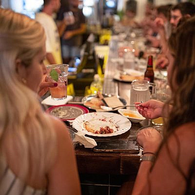 כבר לא חברים, אבל עדיין אוכלים. מטבח לילה (צילום יח"צ)