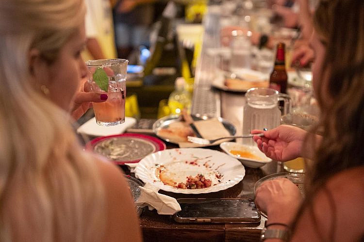 כבר לא חברים, אבל עדיין אוכלים. מטבח לילה (צילום יח"צ)