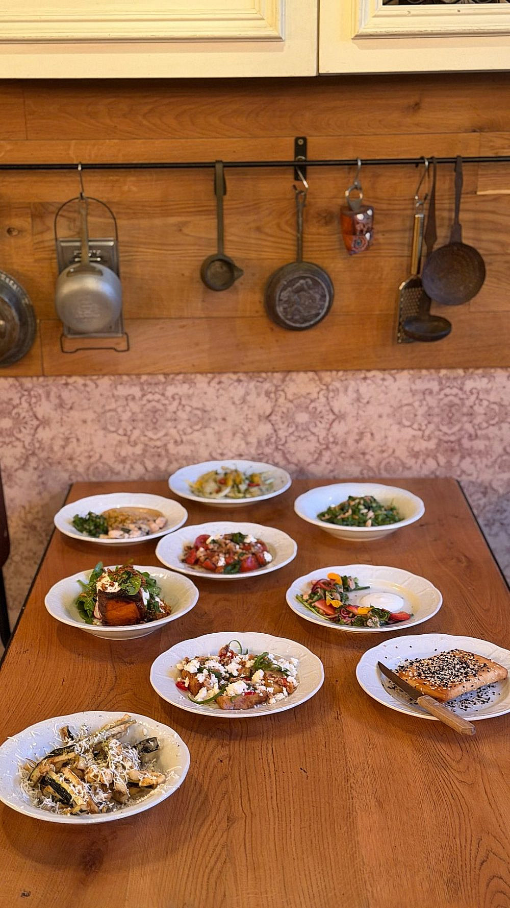 כמה קטנות. מטבח לילה (צילום מיכל זק)