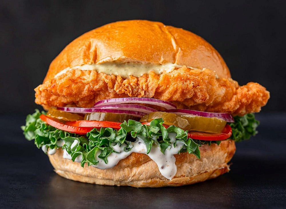 קריספי צ'יקן, בורגר סטיישן (צילום ליאור אשכנזי)