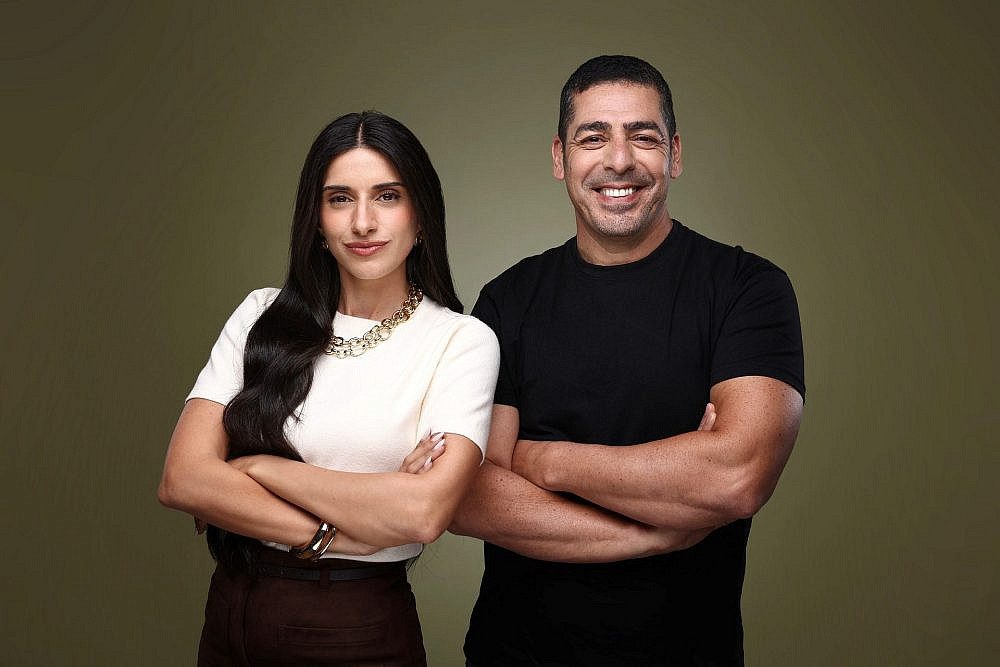 בשבילם זה צ'יפס. יוסי שטרית ועומר לוי, קניון עופר רמת אביב (צילום מור צידון פופ ארט)