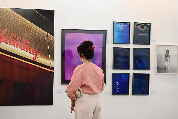 נא לא לגעת. צבע טרי (צילום: שירי עציץ)