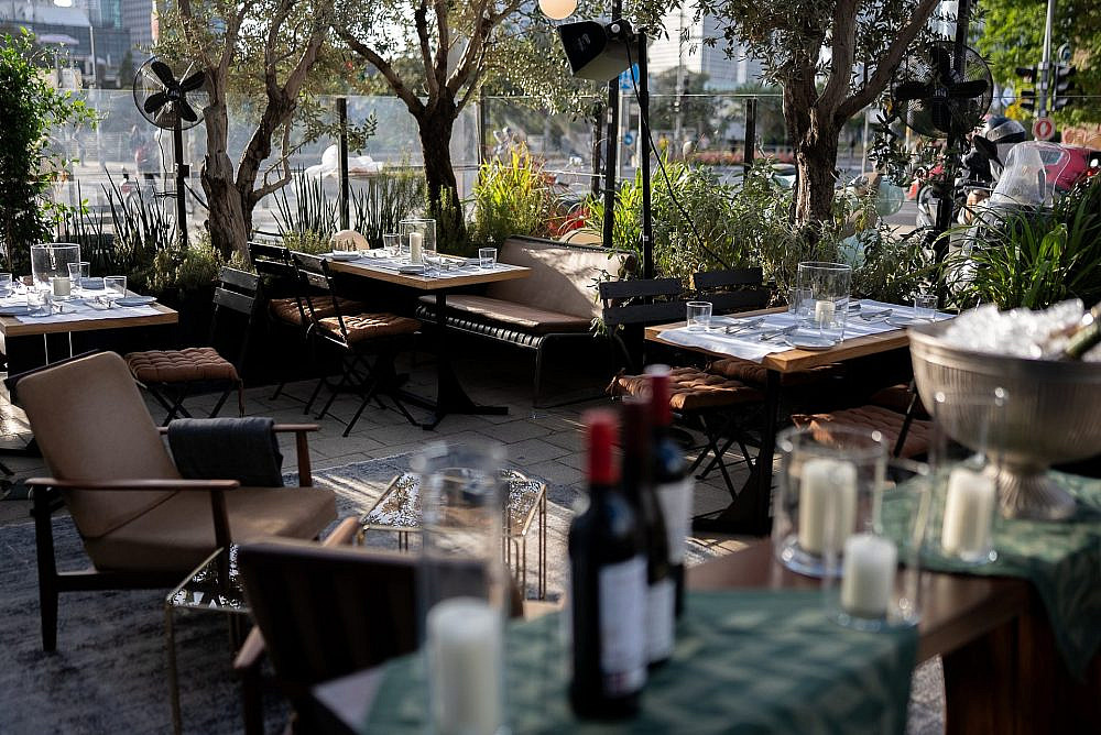 חצר היין Wine (open) House, יפו תל אביב (צילום אלון ולנסי)