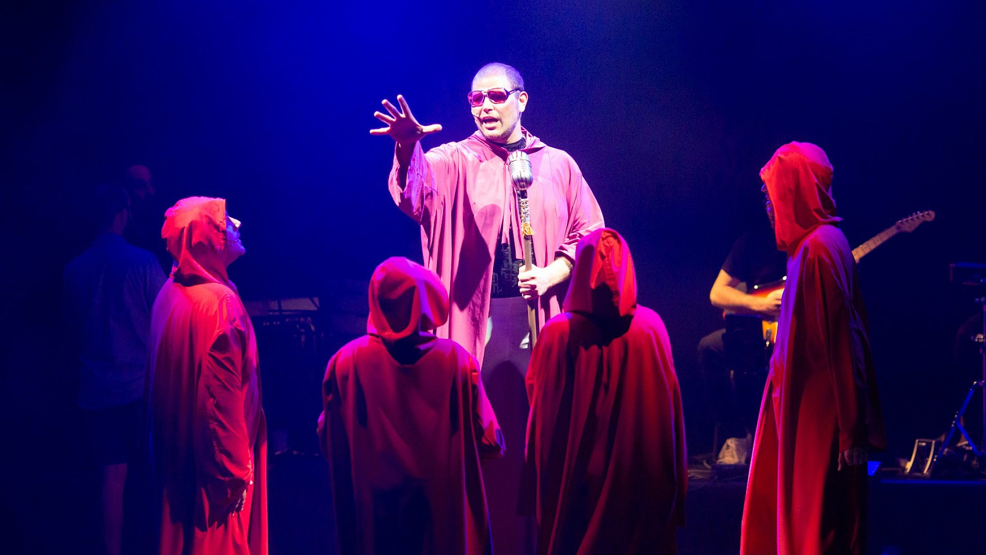 הכוכבים הגדולים חוזרים לחיים. "איפה לורה?". צילום: ענת גבע שרון