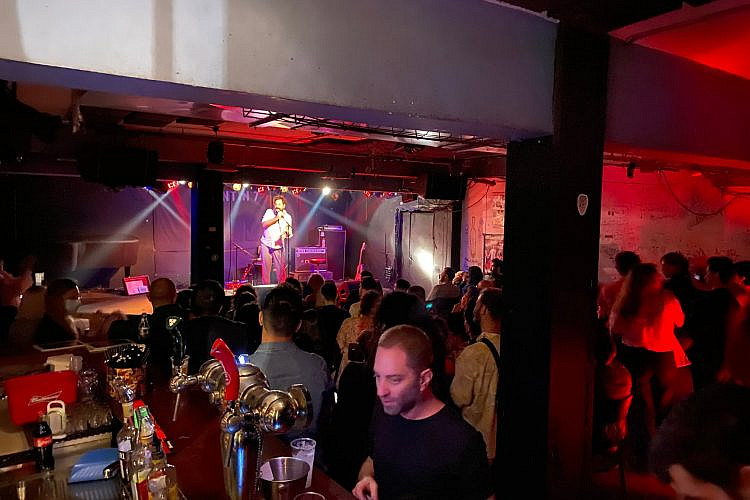 פסטיבל תל אביב לשירה ברדיו EPGB,  אי שם ב-2021 (צילום: יחסי ציבור)