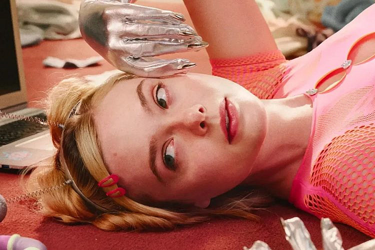 יותר מרק פרובוקציה. "מרגו צריכה כסף". צילום: יח"צ אפל TV