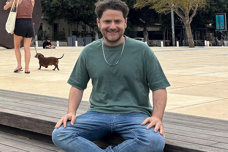 בא אל הבימה. דניאל סבג. (צילום: אלבום פרטי)