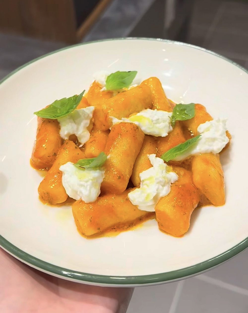 זוכר את נובמבר? עננים עננים. רמי. (צילום: יעל רונצקי) זוכר את נובמבר? עננים עננים. רמי. (צילום: יעל רונצקי)