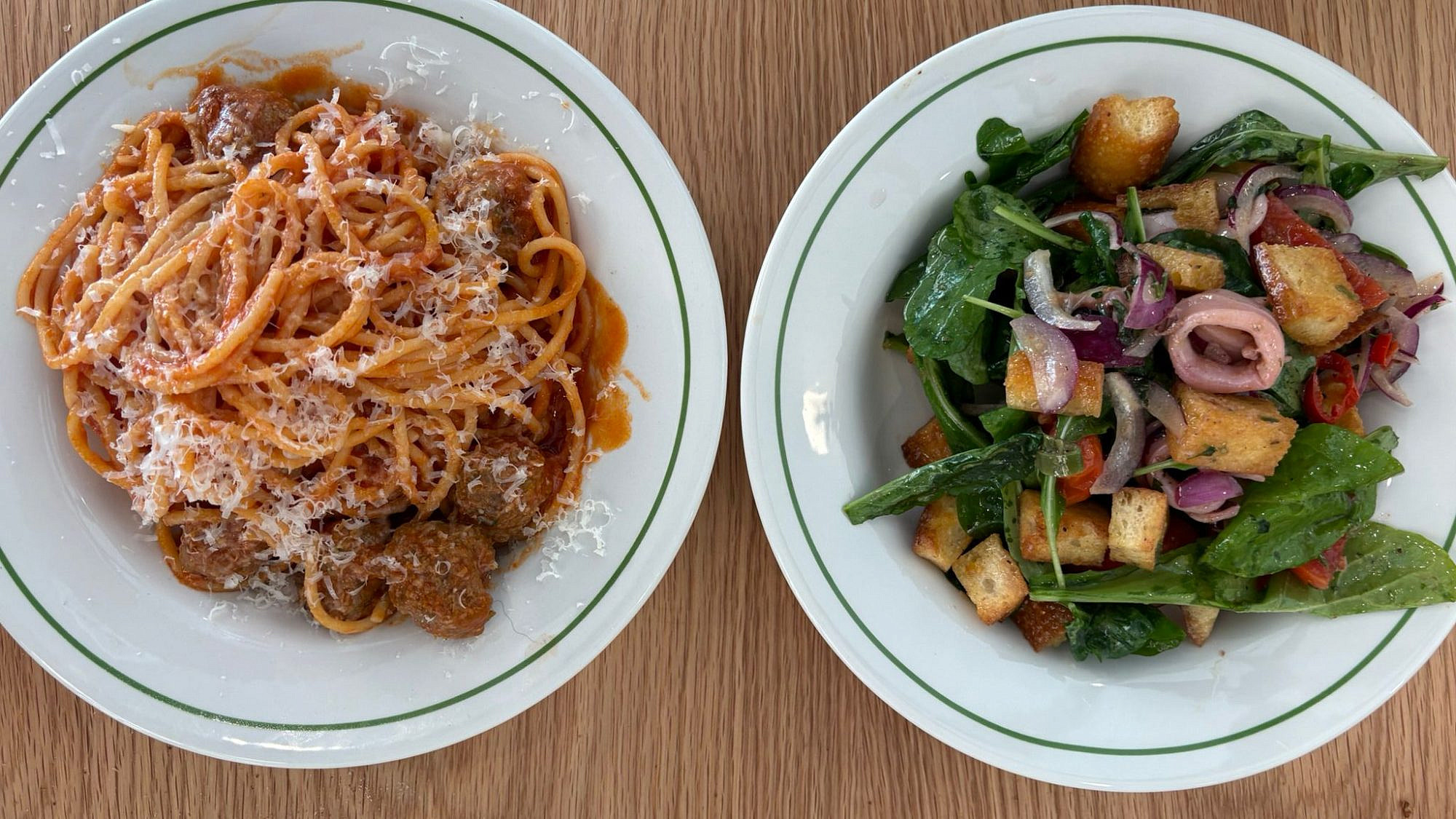 סלט פנצנלה וקלמרי כבוש וספטגי מיטבולז. LUPA (צילום איתן ונונו)