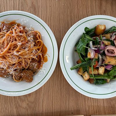 סלט פנצנלה וקלמרי כבוש וספטגי מיטבולז. LUPA (צילום איתן ונונו)