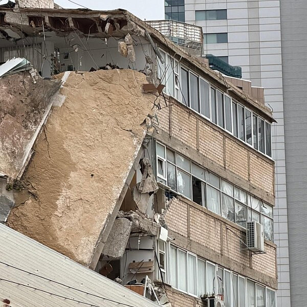 הבניין שקרס בלוינסקי, ובו הסטודיו של נועה גלר (צילום: נועה גלר)