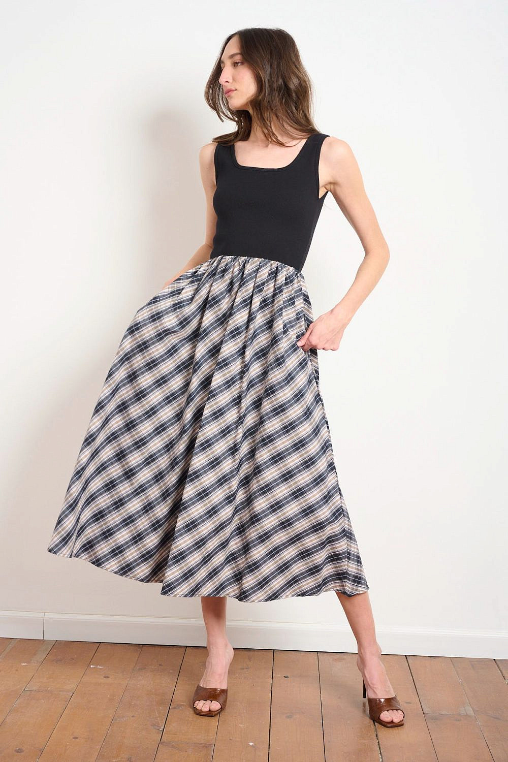 מתוך קולקציית קיץ 2026 של גלר (צילום: איה בוזגלו)