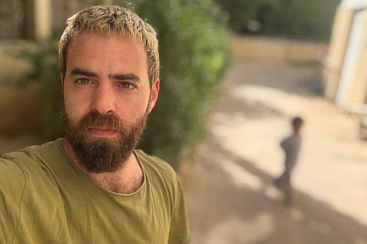 היי, מה אתה עושה פה?. אבנר טואג. (צילום עצמי) היי, מה אתה עושה פה?. אבנר טואג. (צילום עצמי)