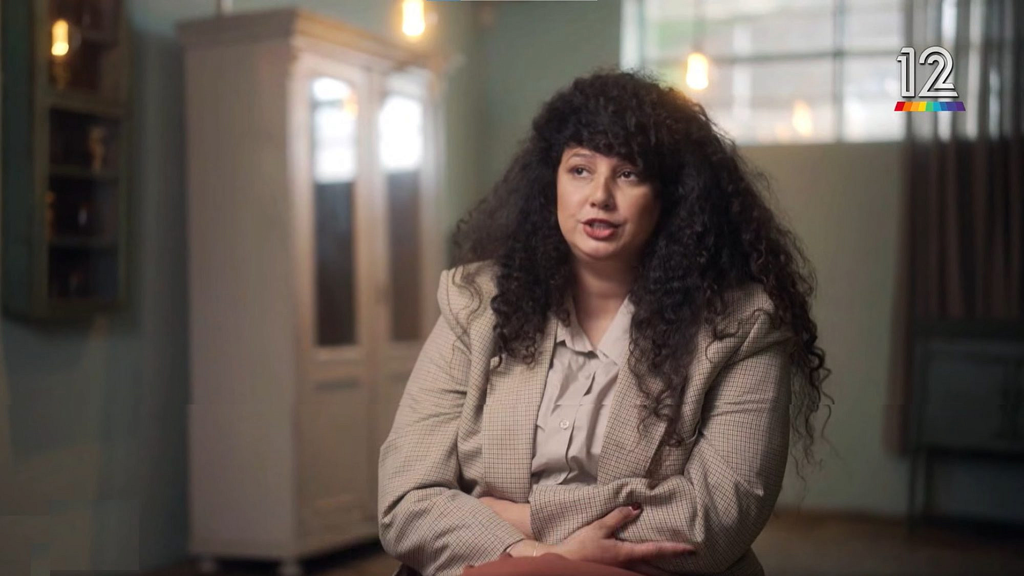 הבושה עברה צד. שי-לי עטרי ב"חשיפה". (צילום מסך/קשת 12) הבושה עברה צד. שי-לי עטרי ב"חשיפה". (צילום מסך/קשת 12)