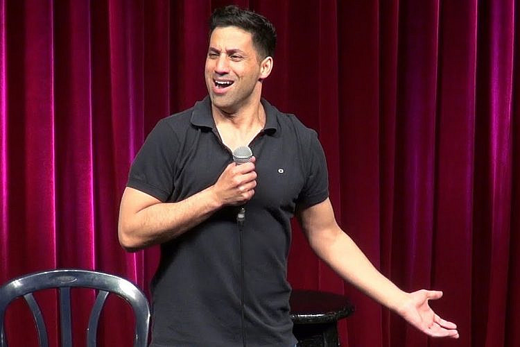 שחר חסון (צילום: יוטיוב/קומדי בר)