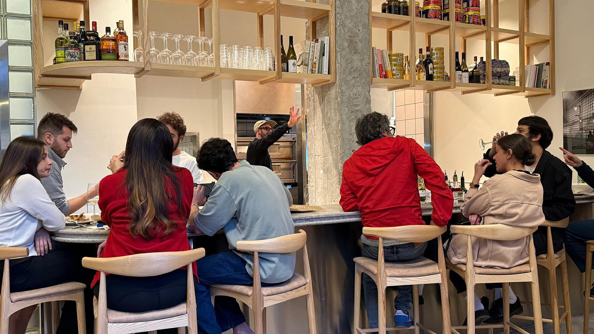 אנחנו פה לסאבלט. פיצה לילה הזמנית. (צילום: יעל שטוקמן)