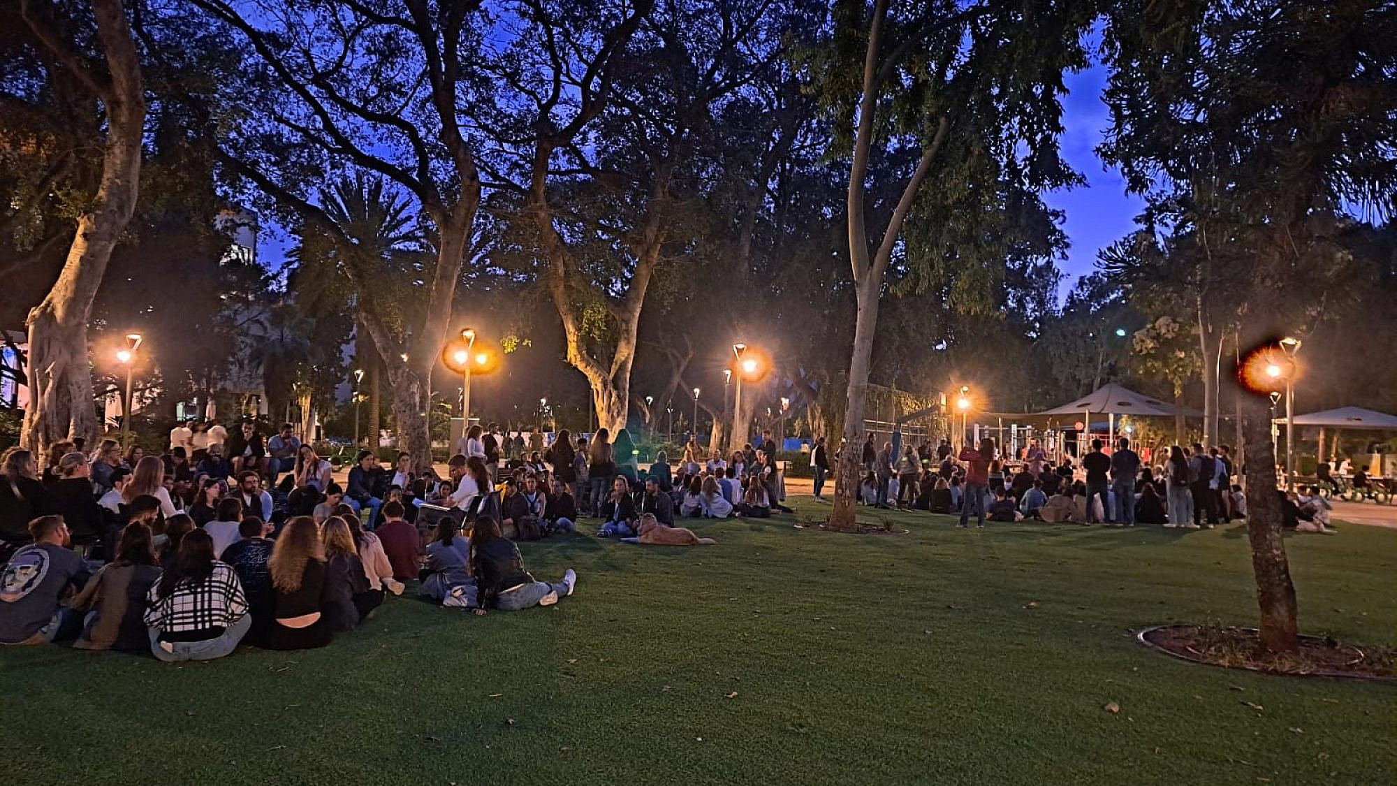 זיכרון בסלון 2025 בגן מאיר (צילום באדיבות מיזם זיכרון בסלון)