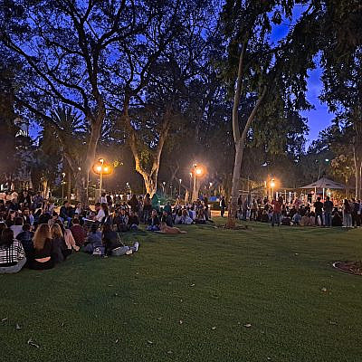 זיכרון בסלון 2025 בגן מאיר (צילום באדיבות מיזם זיכרון בסלון)