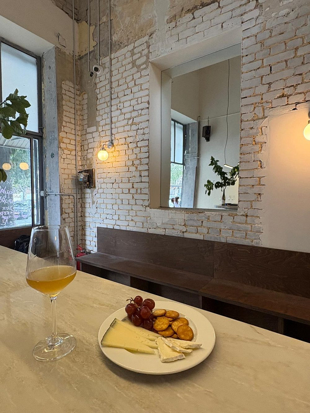 מתחבאים במטבח. מיא. (צילום: Ofriki&amp;co)