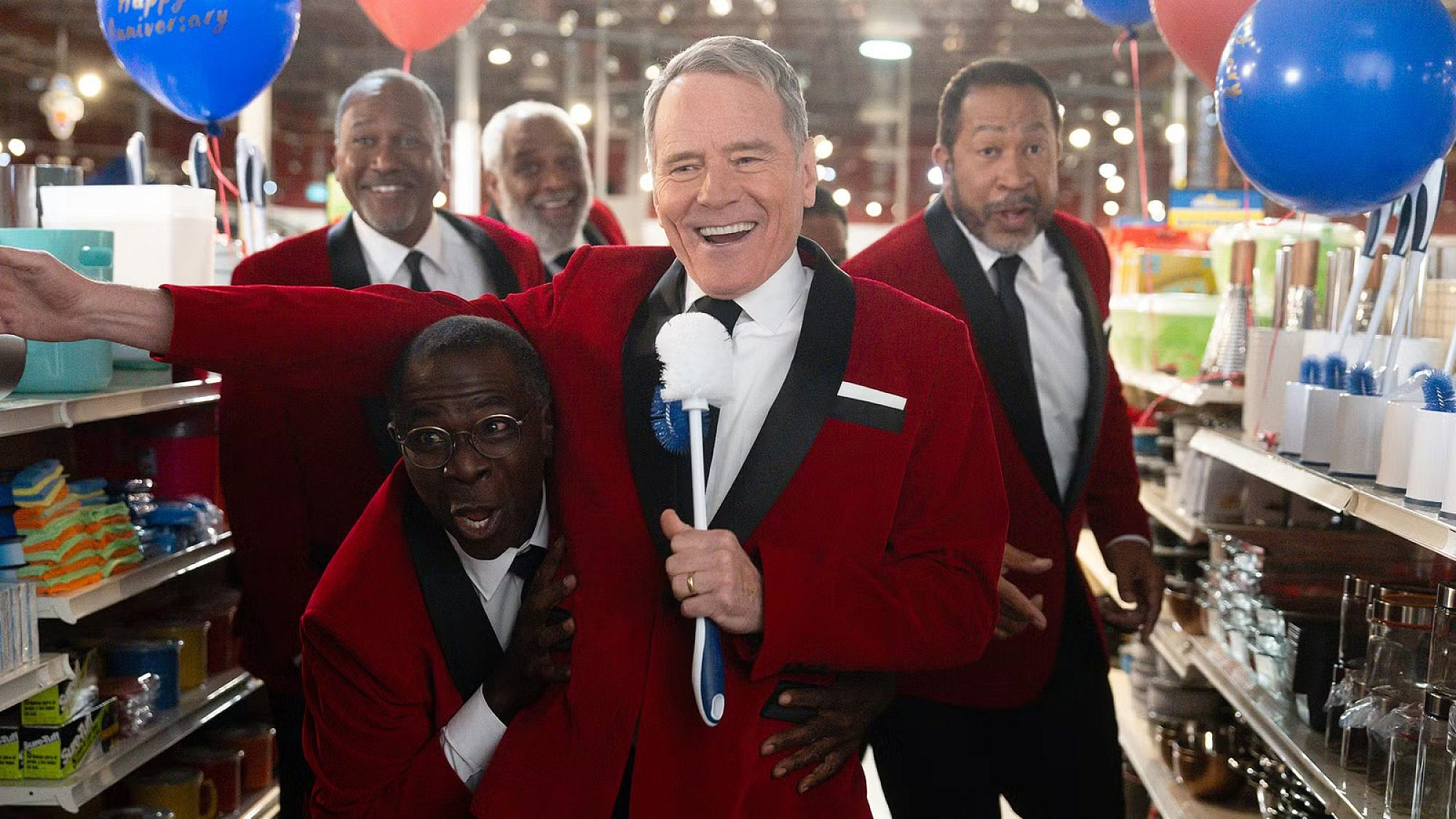 תראו איך הוא נהנה. בריאן קרנסטון, "מלקולם באמצע: החיים עדיין לא הוגנים" (צילום: יחסי ציבור/דיסני+)