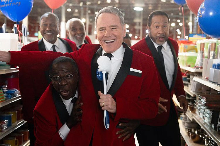 תראו איך הוא נהנה. בריאן קרנסטון, "מלקולם באמצע: החיים עדיין לא הוגנים" (צילום: יחסי ציבור/דיסני+) תראו איך הוא נהנה. בריאן קרנסטון, "מלקולם באמצע: החיים עדיין לא הוגנים" (צילום: יחסי ציבור/דיסני+)