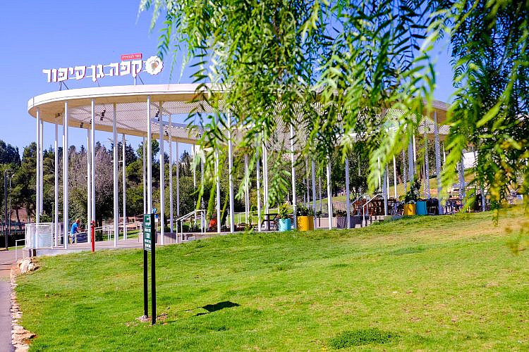 רואה ירוק בעיניים. קפה גן סיפור (צילום: לינה מיארה)