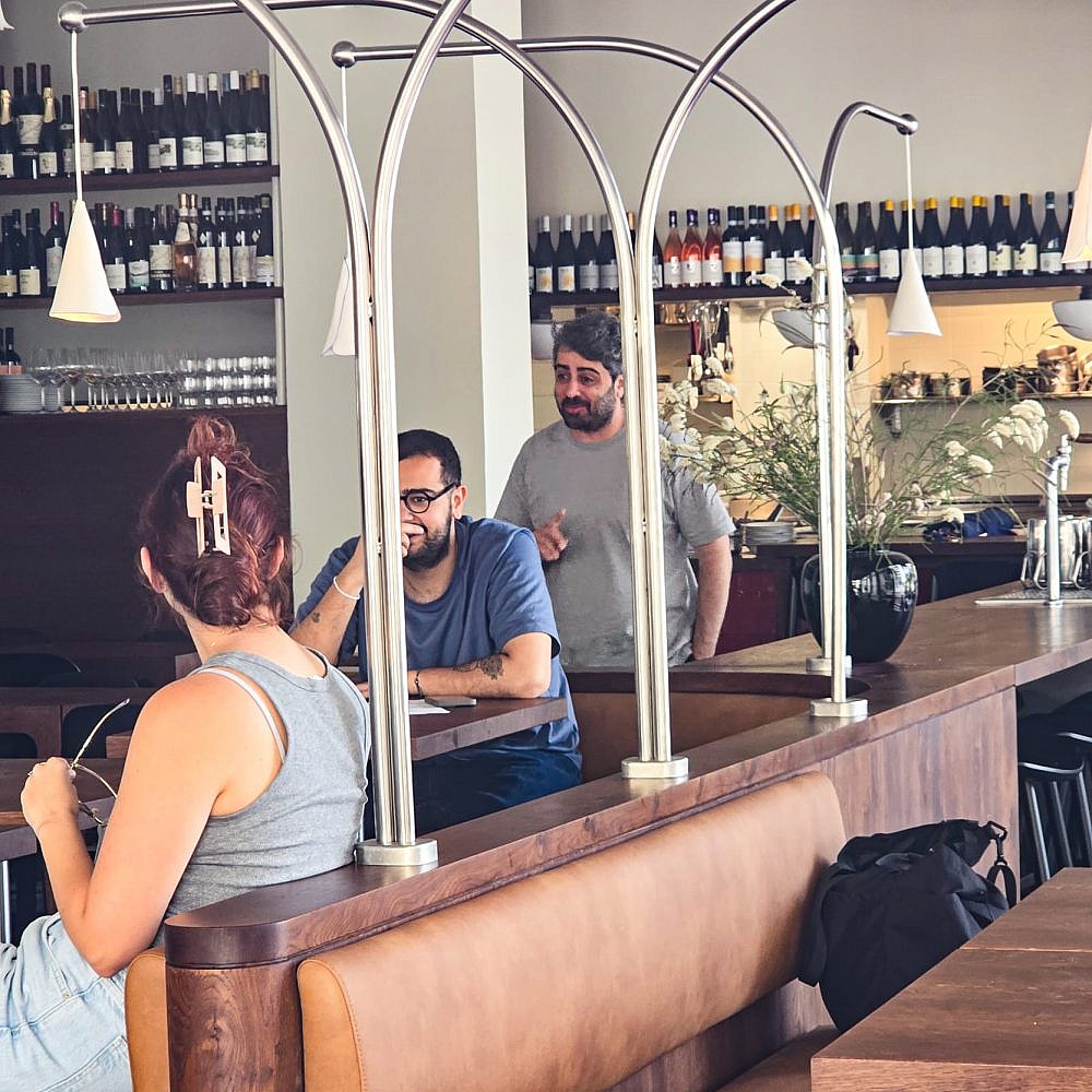 עובדים קשה על לחדש. שף מושיקו גמליאלי, פרונטו בר (צילום: יעקב בלומנטל) עובדים קשה על לחדש. שף מושיקו גמליאלי, פרונטו בר (צילום: יעקב בלומנטל)