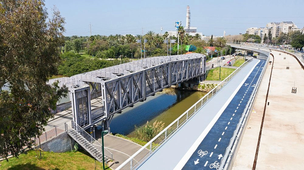 גשר הירקון (צילום: עמוס לוזון צלמים) גשר הירקון (צילום: עמוס לוזון צלמים)