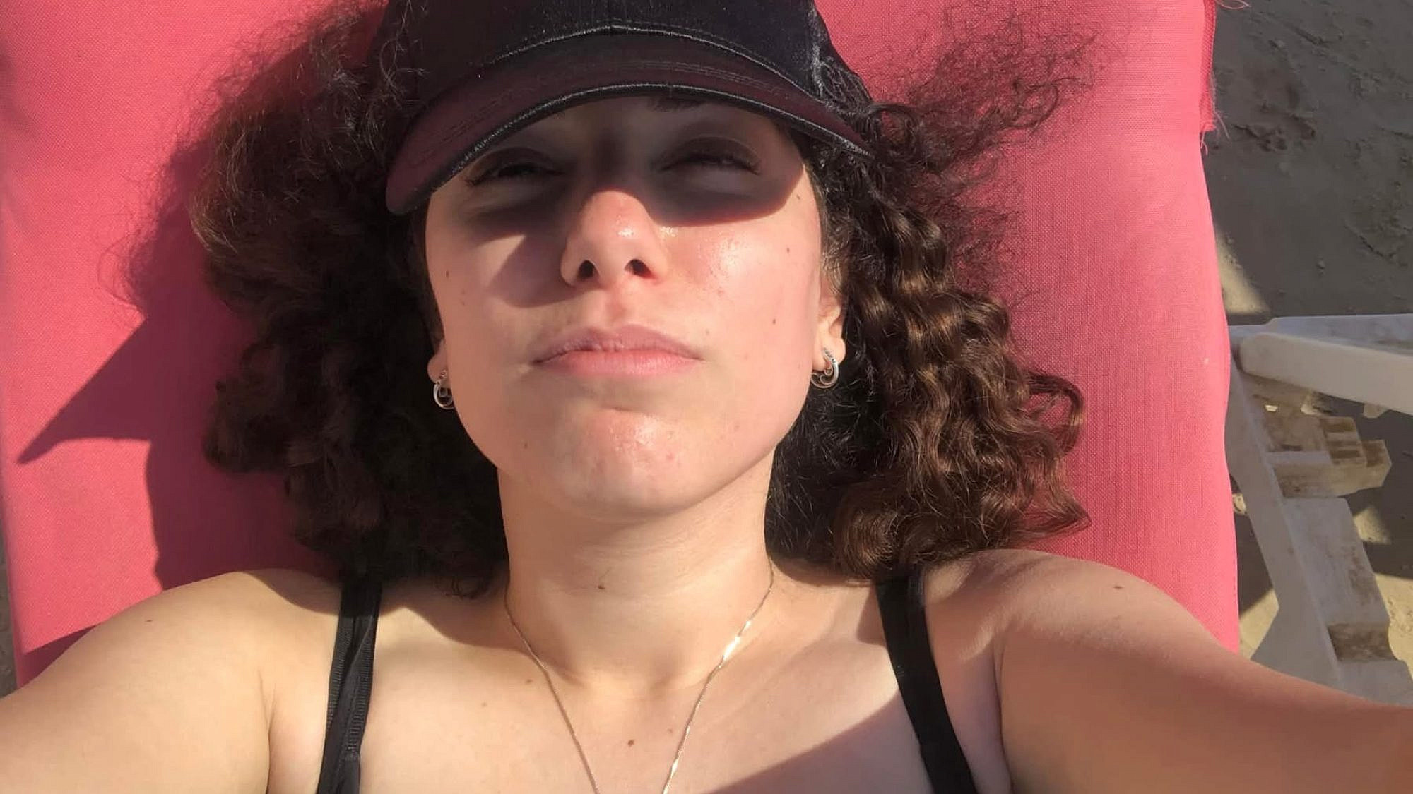 מעיר מקלט לסיכוי להינצל. אתי רומנו. (צילום: סלפי) מעיר מקלט לסיכוי להינצל. אתי רומנו. (צילום: סלפי)