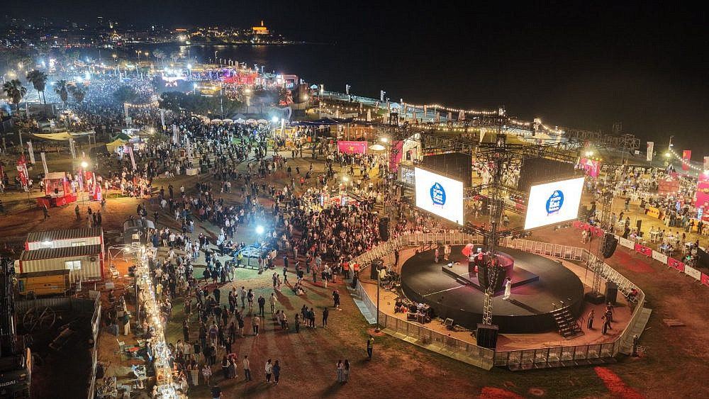 בימת תל אביב 360, גן צ'רלס קלור (צילום: יותם מונק)