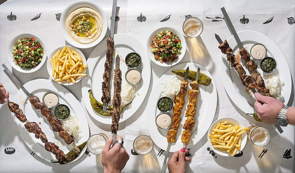 שיפודים וניגובים. מלח מים (צילום אנטולי מיכאלו) שיפודים וניגובים. מלח מים (צילום אנטולי מיכאלו)
