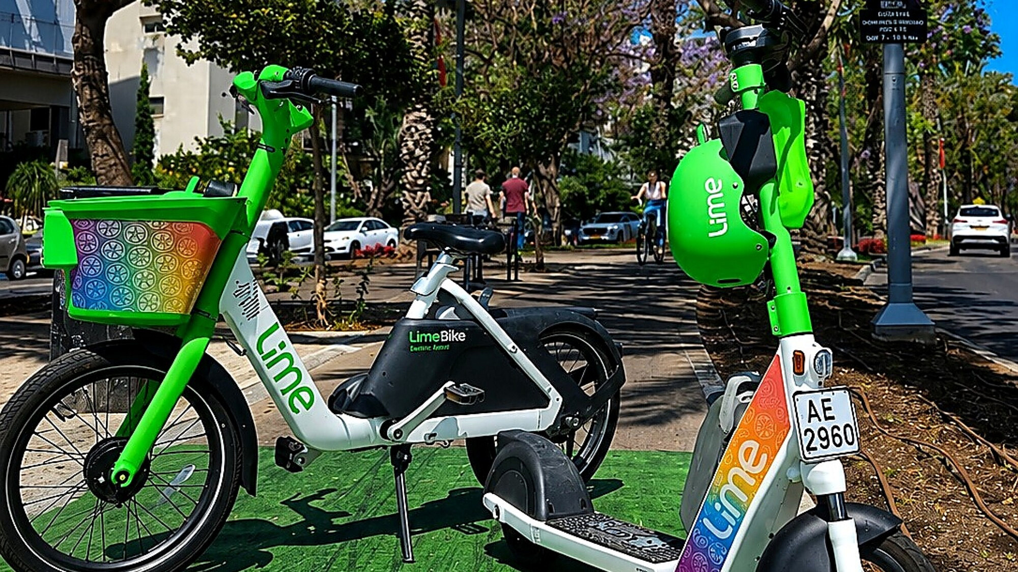 קורקינט הגאווה של Lime (צילום: יחסי ציבור) קורקינט הגאווה של Lime (צילום: יחסי ציבור)