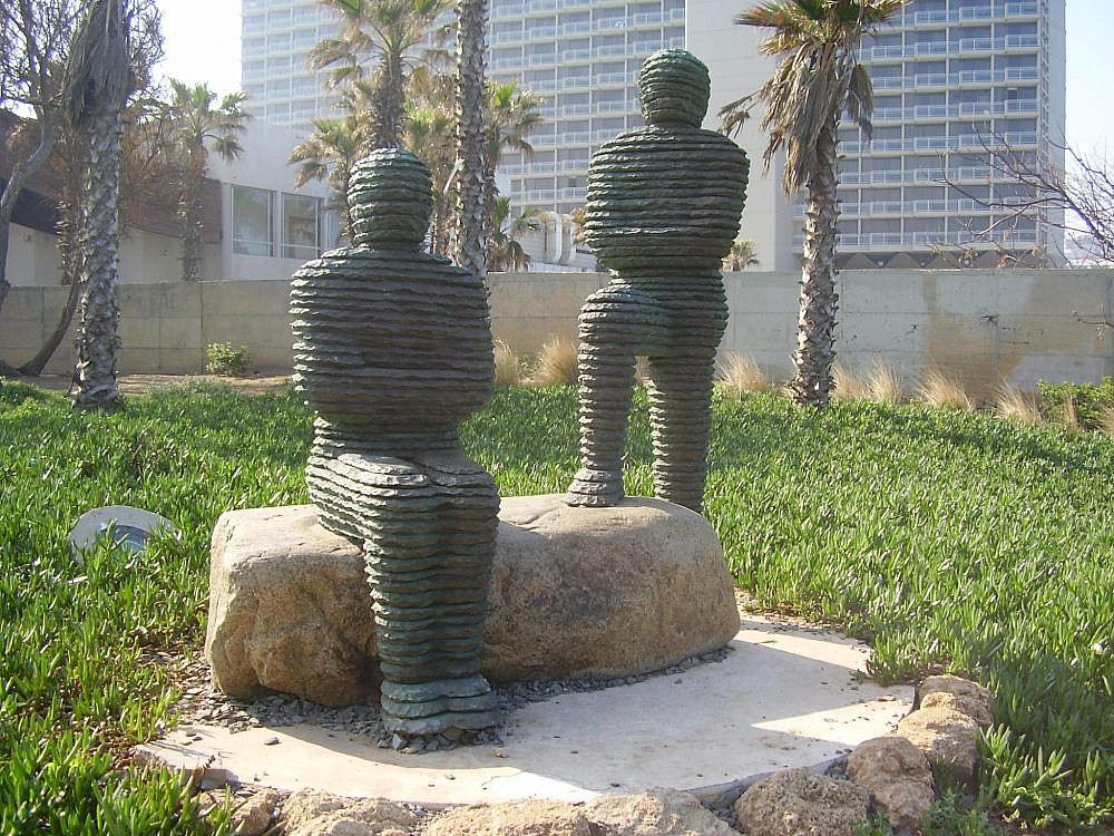 אסא ויהושפט, בועז ועדיה. גן העצמאות (צילום: ד"ר אבישי טייכר/פיקיוויקי/CC-SA-By-2.5) אסא ויהושפט, בועז ועדיה. גן העצמאות (צילום: ד"ר אבישי טייכר/פיקיוויקי/CC-SA-By-2.5)