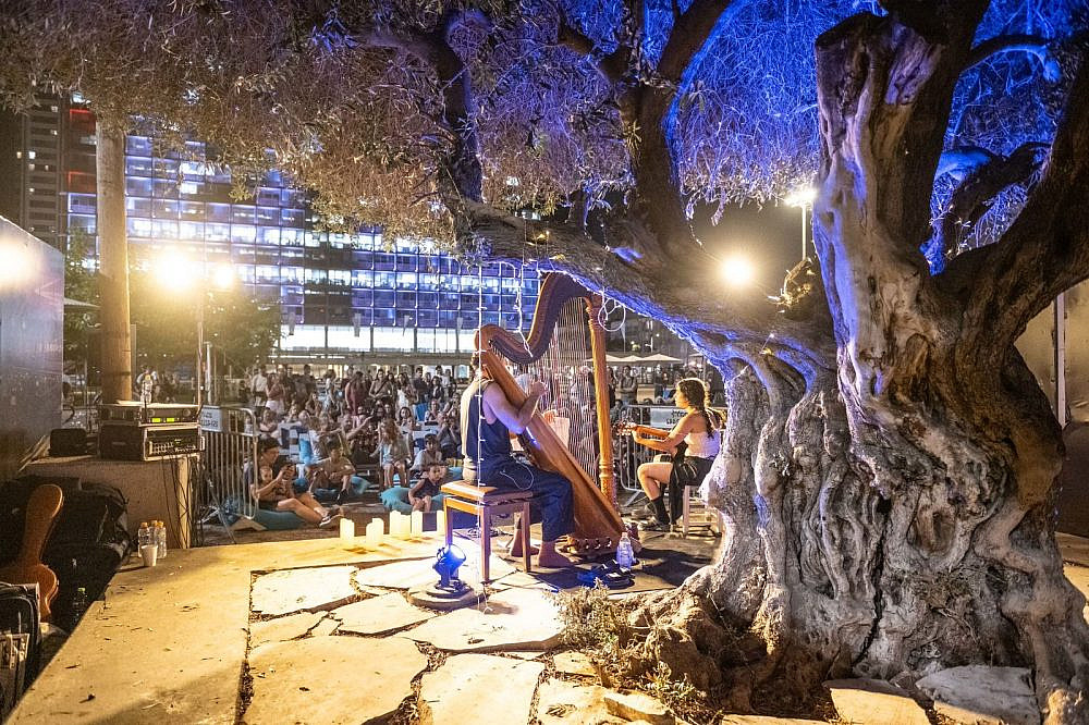לילה לבן בכיכר רבין (צילום: ליאור חורש)