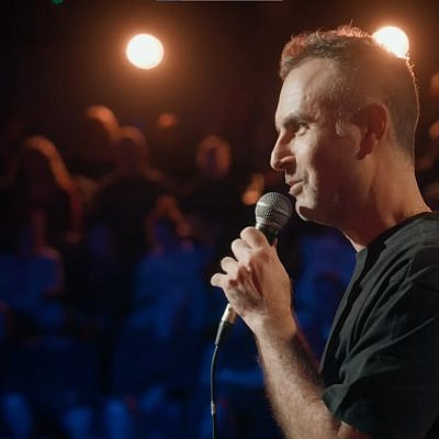 לא הכל רעש וצלצולים. אלי חביב. מתוך "בסדר גמור". (צילום: כאן 11)