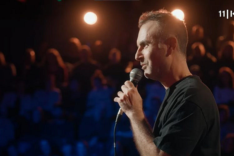 לא הכל רעש וצלצולים. אלי חביב. מתוך "בסדר גמור". (צילום: כאן 11)