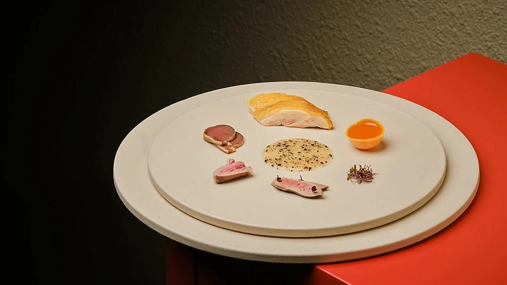 מנה ממסעדת המישלן CieL, הו צ'י מין סיטי (צילום באדיבות המסעדה) מנה ממסעדת המישלן CieL, הו צ'י מין סיטי (צילום באדיבות המסעדה)