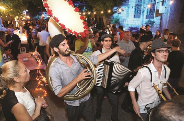 פנינה במדבר. הפסטיבל בבאר שבע (צילום: דייגו מיטלברג) פנינה במדבר. הפסטיבל בבאר שבע (צילום: דייגו מיטלברג)