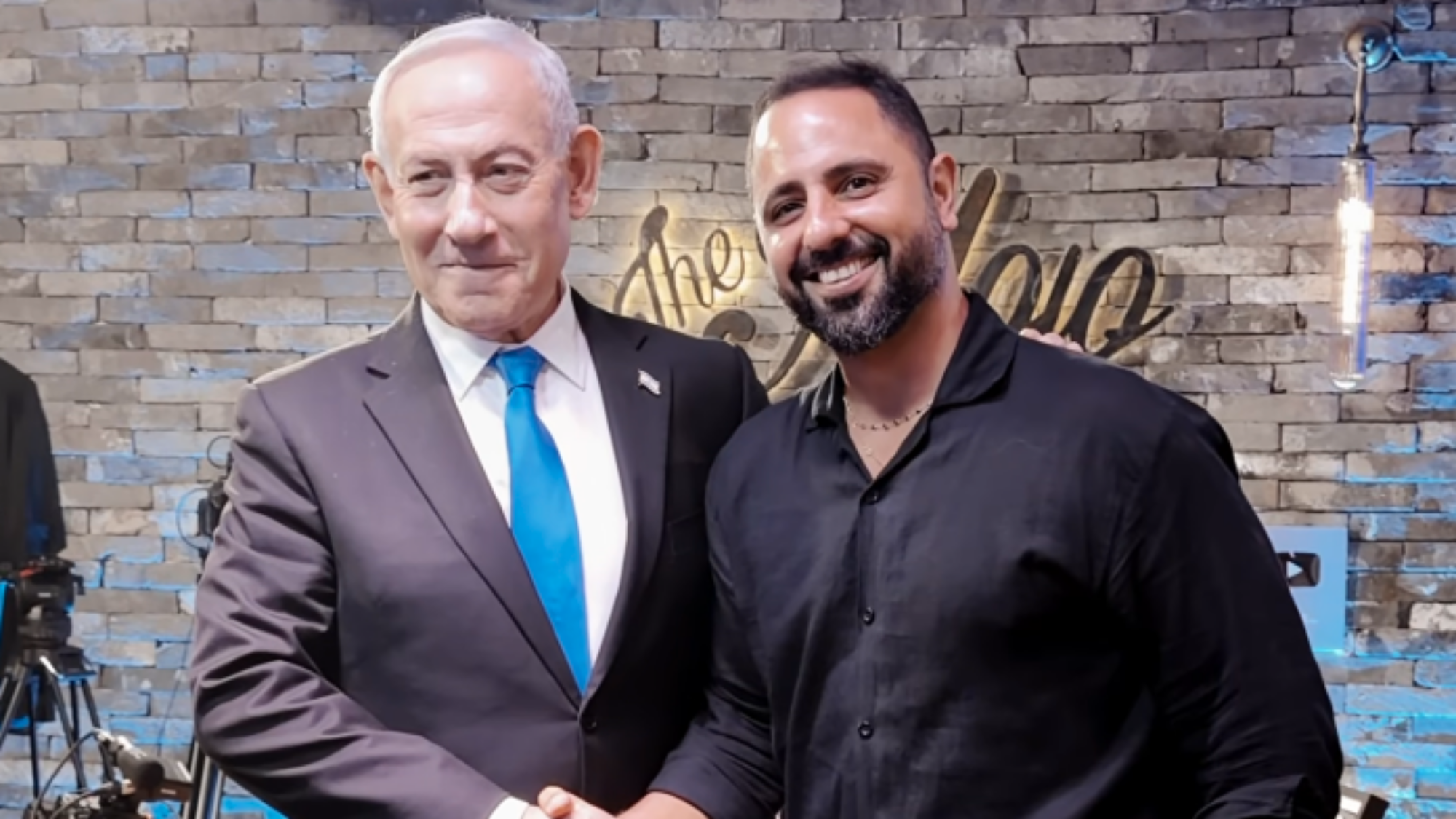ברור שעדיף שבינה מלאכותית תלמד את הילדים שלי ולא מורים מקצועיים, מה רבו מעשיך ביבי! בן ברוך ונתניהו (צילום מסך: יוטיוב) ברור שעדיף שבינה מלאכותית תלמד את הילדים שלי ולא מורים מקצועיים, מה רבו מעשיך ביבי! בן ברוך ונתניהו (צילום מסך: יוטיוב)