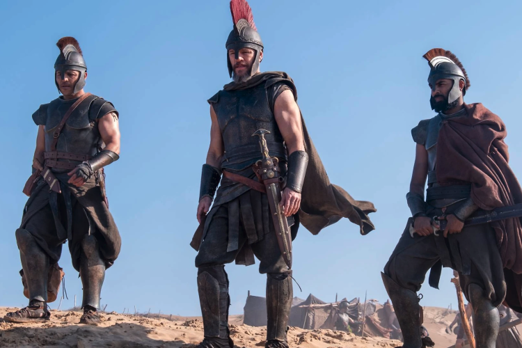 גומרים לצלם ודופקים מטבוחה. שחקני ״האודיסאה״ במרוקו (צילום: סרטי יוניברסל)
