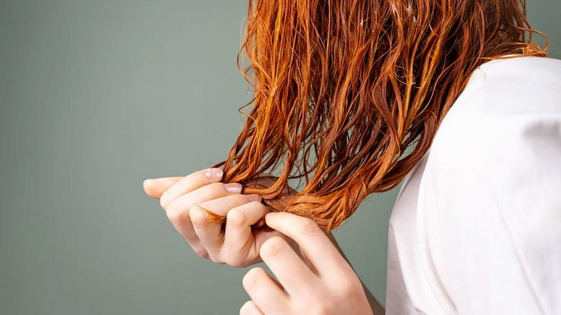 מסיכה לשיער. צילום: Beyzanur K. באתר PEXELS מסיכה לשיער. צילום: Beyzanur K. באתר PEXELS