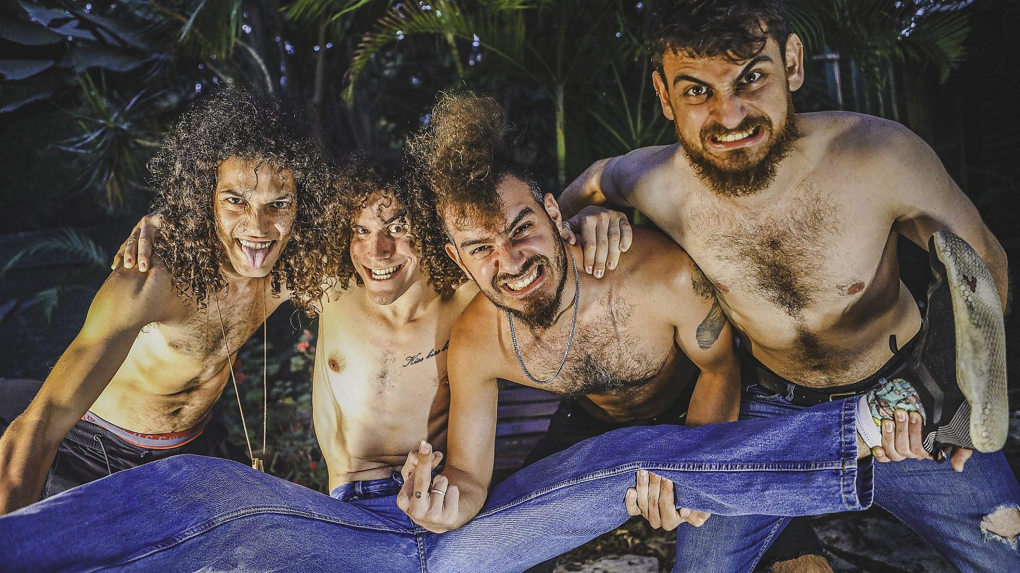 איך בועטים כשמחזיקים אתכם ככה? הפסוליה של דייזי. (צילום: דן רוזנטל) איך בועטים כשמחזיקים אתכם ככה? הפסוליה של דייזי. (צילום: דן רוזנטל)