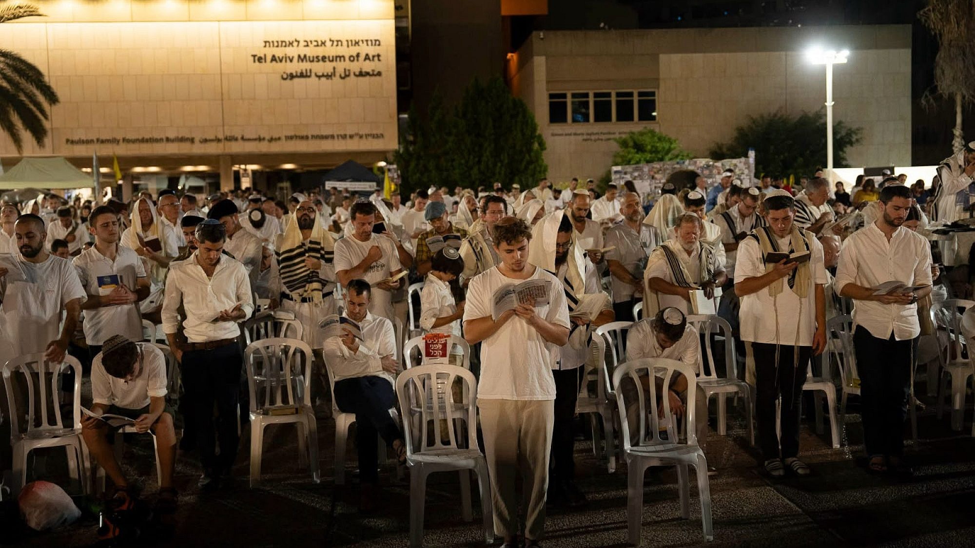 כיכר החטופים זו רק ההתחלה. התפילה ביום כיפור 2025 (צילום: יח"צ) כיכר החטופים זו רק ההתחלה. התפילה ביום כיפור 2025 (צילום: יח"צ)