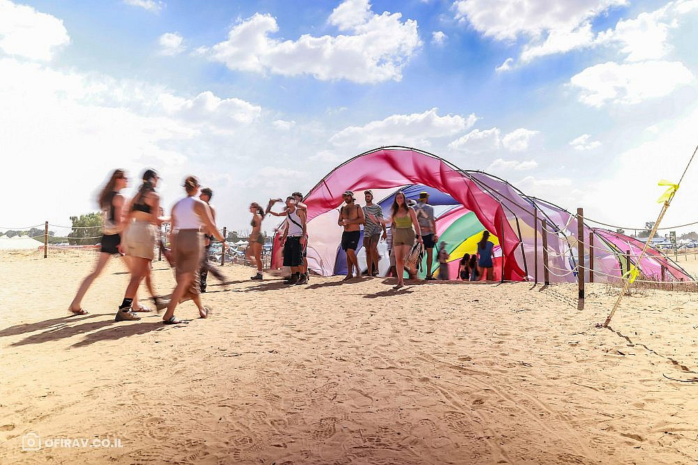 נכנסים למציאות אחרת. אינדינגב 2026 (צילום: אופיר אברמוב)