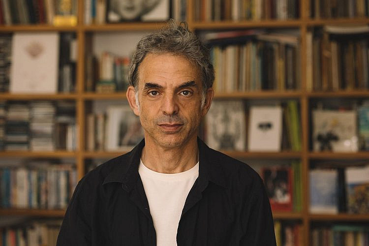 כך כתוב. אתגר קרת. (צילום: ליאל סנד)