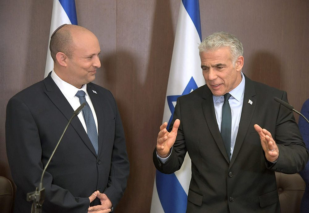 בטוחים שאתם רוצים להחליף את נתניהו? תתחילו להתנהג ככה. יאיר לפיד ונפתלי בנט (צילום: Haim Zach/לע"מ)