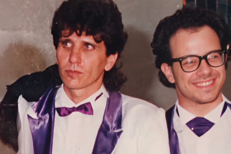 כמו להצטרף לרולינג סטונס. קובי אוז וחיים אוליאל בסרט "שפתיים" (צילום מסך: כאן 11)