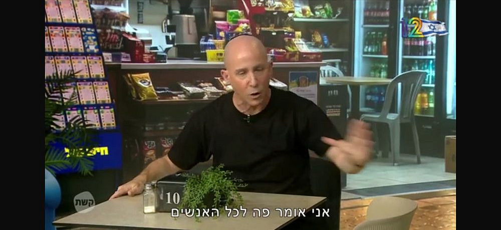 שובו של הפרלמנט. זרחוביץ' בתור נפתלי בנט ב"ארץ נהדרת" (צילום מסך: קשת 12)